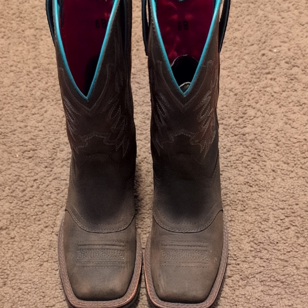 Ariat Square Toe Boots for Stylish Comfort